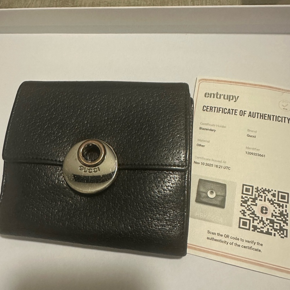 Gucci Eclipse Insignia Wallet - Picture 4 of 12